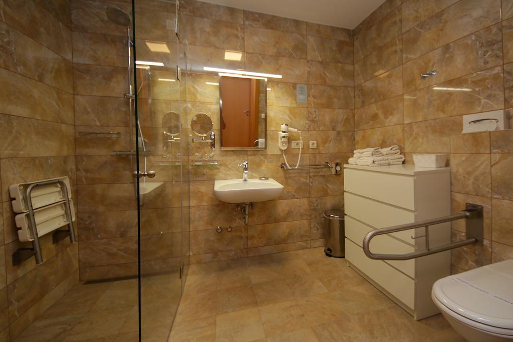 Accessible Twin room and Balcony
