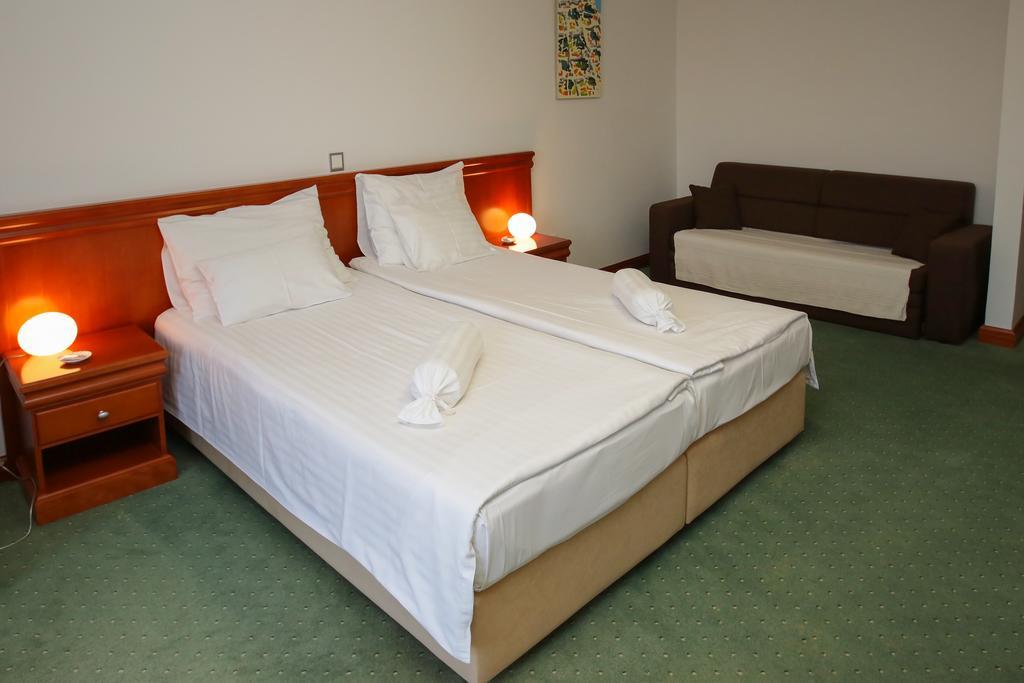 Deluxe Plus Twin Room with Extra Bed, Balcony and Sea View