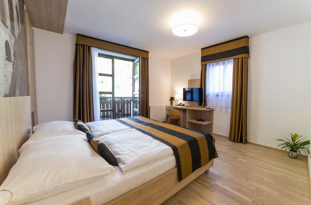Vierbettzimmer mit Balkon