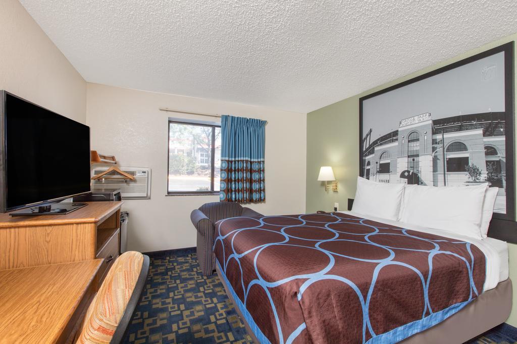 Queen Room - Mobility Accessible/Non-SmokingÂ 