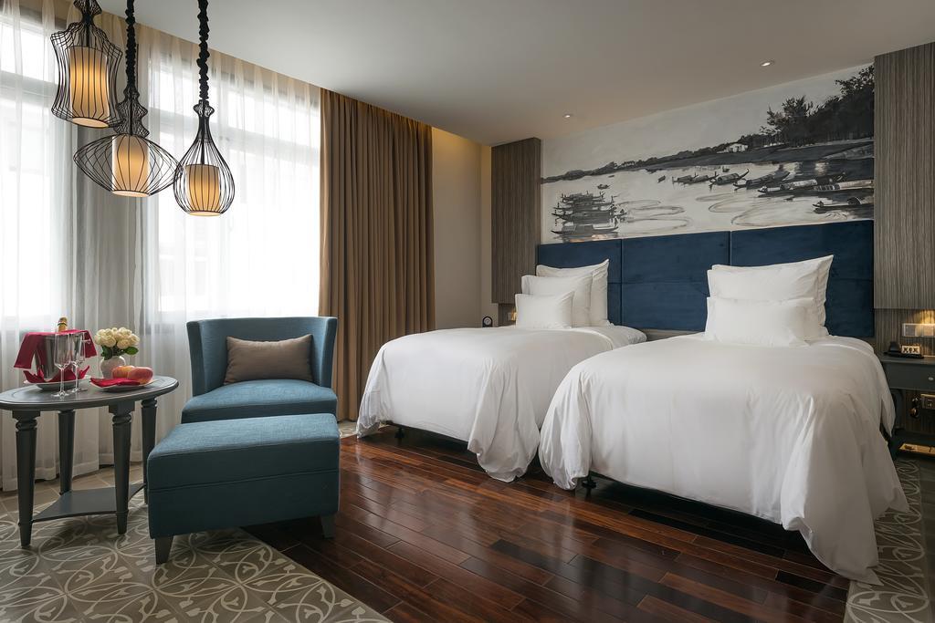 Trend Suite with 2 Single beds