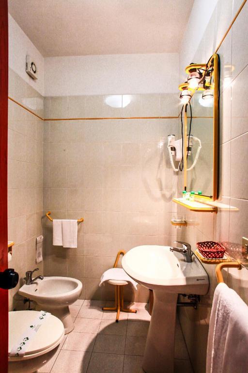 Single Room,46721482:JPEG