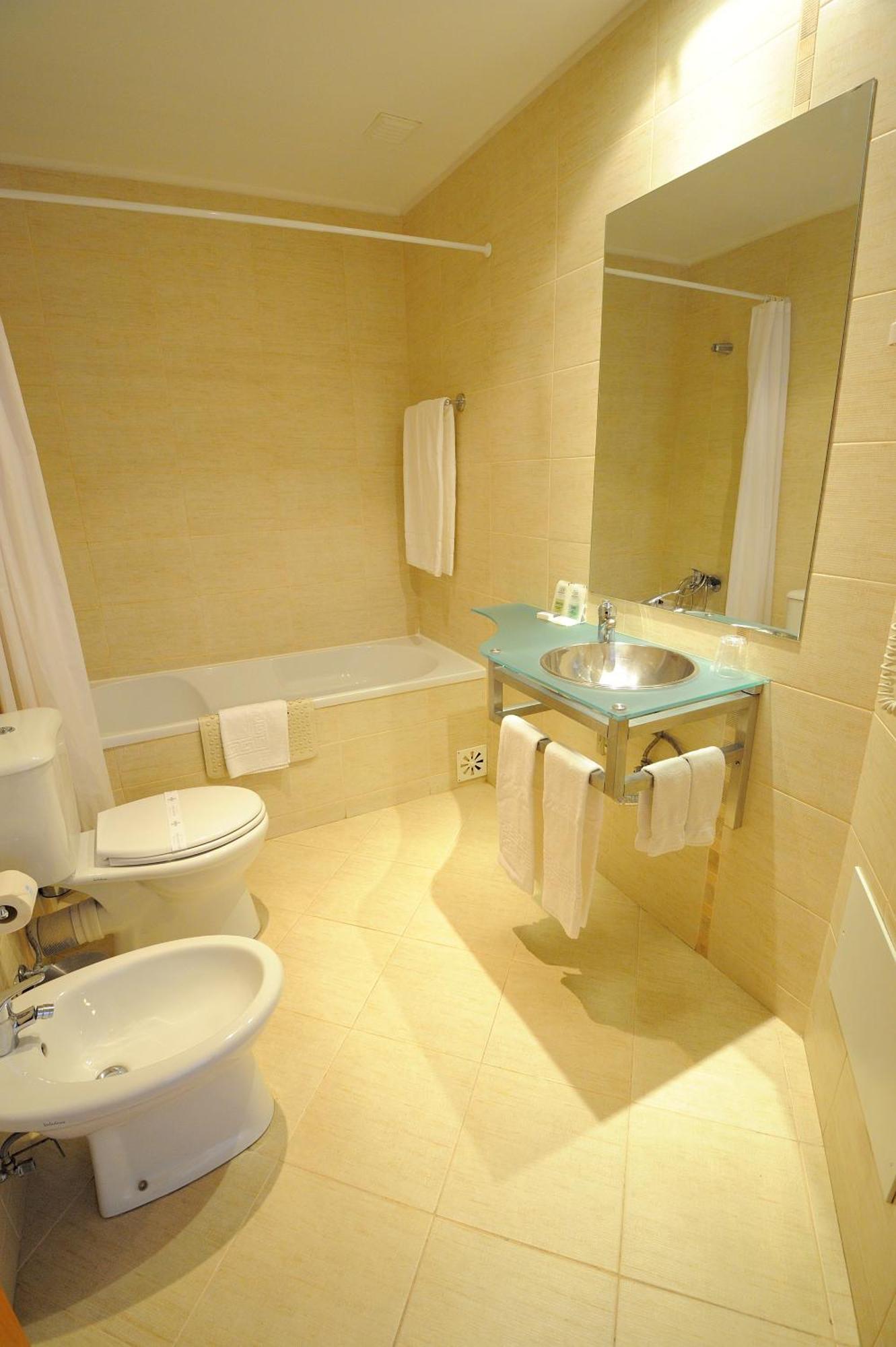 Apartamento de 1 dormitorio con balcón (2 adultos)