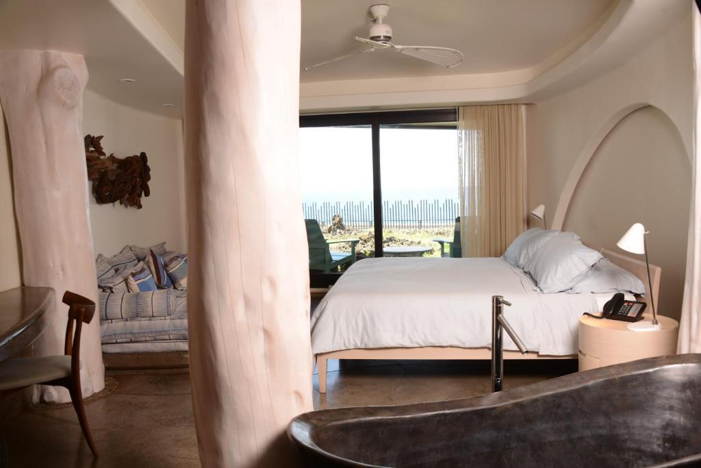 Habitación con cama extragrande.