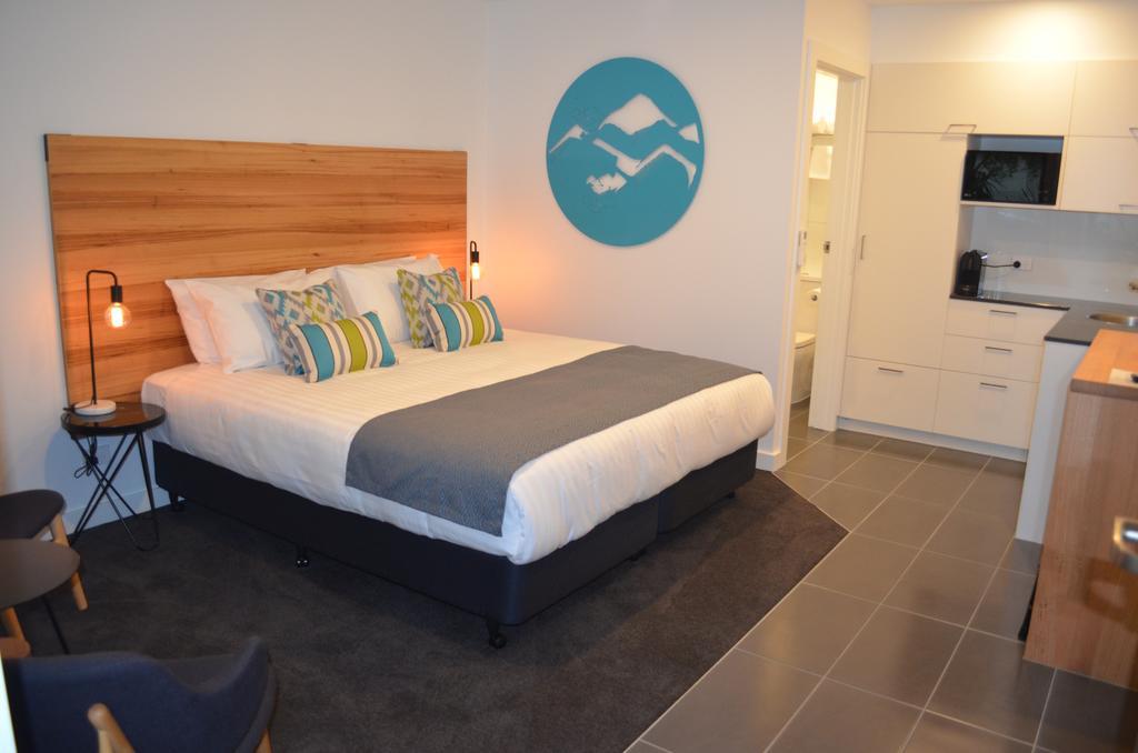 Deluxe King Suite with Private Courtyard