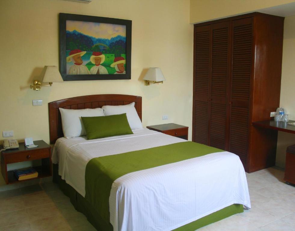 Habitación con cama doble