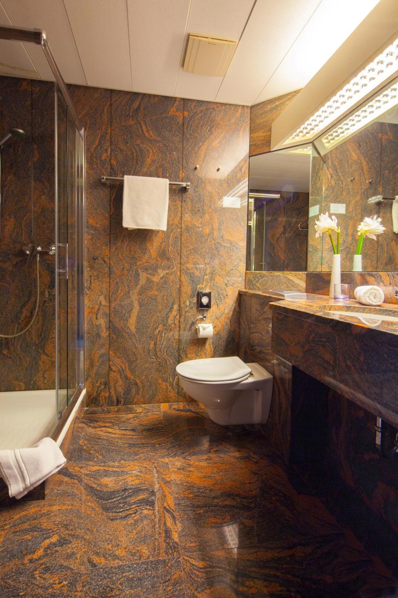 Dreibettzimmer mit eigenem Bad