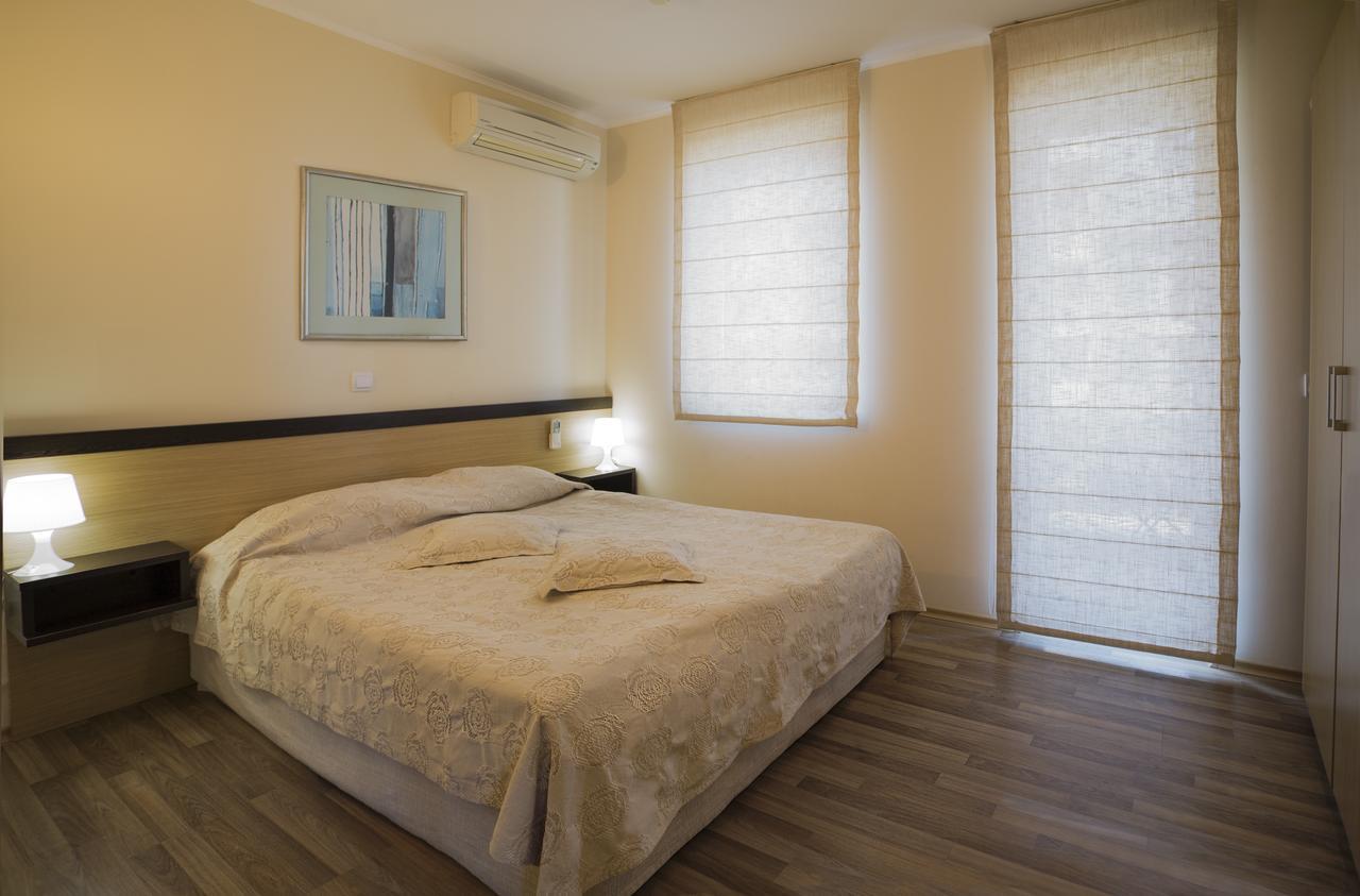 One-Bedroom Apartment Sea View