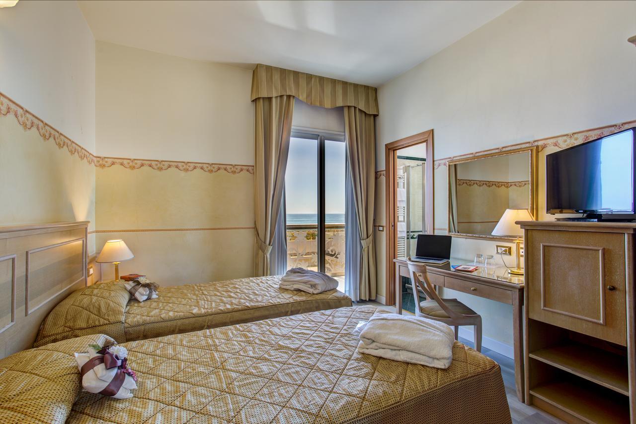 Double or Twin Room with Sea View