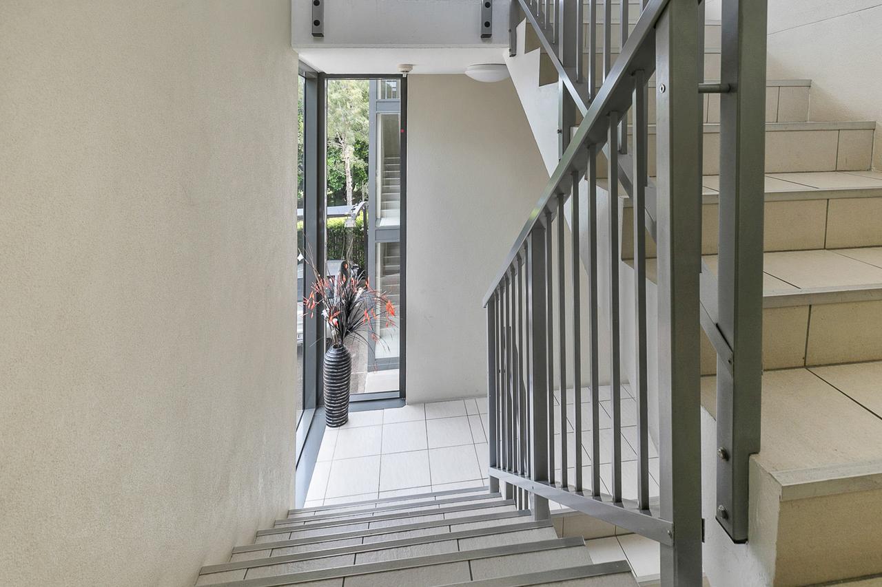 Two-Bedroom Apartment with Pool View – stair access only