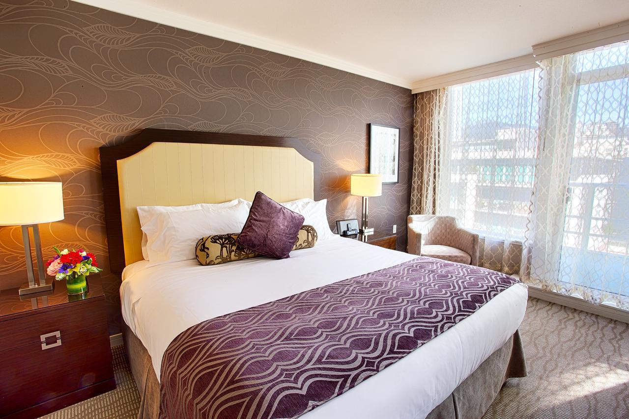 Superior Kamer met Kingsize Bed en Gedeeltelijk Uitzicht over de Haven