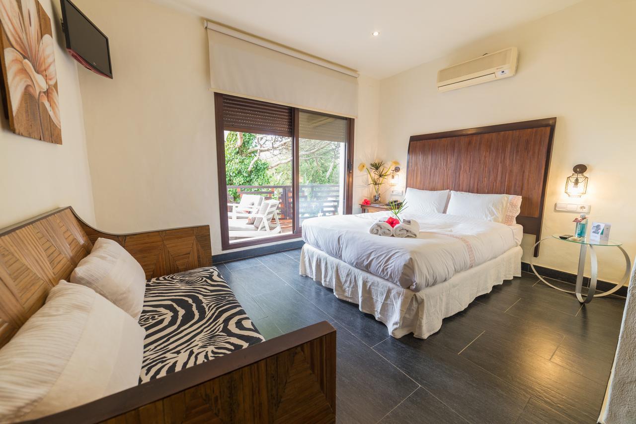 Superior Double Room with Balcony and Sea View