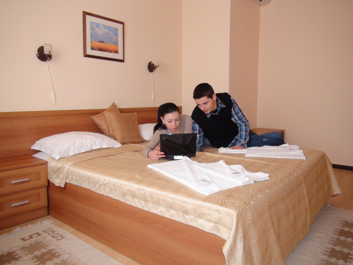 One-Bedroom Suite with Pool Access