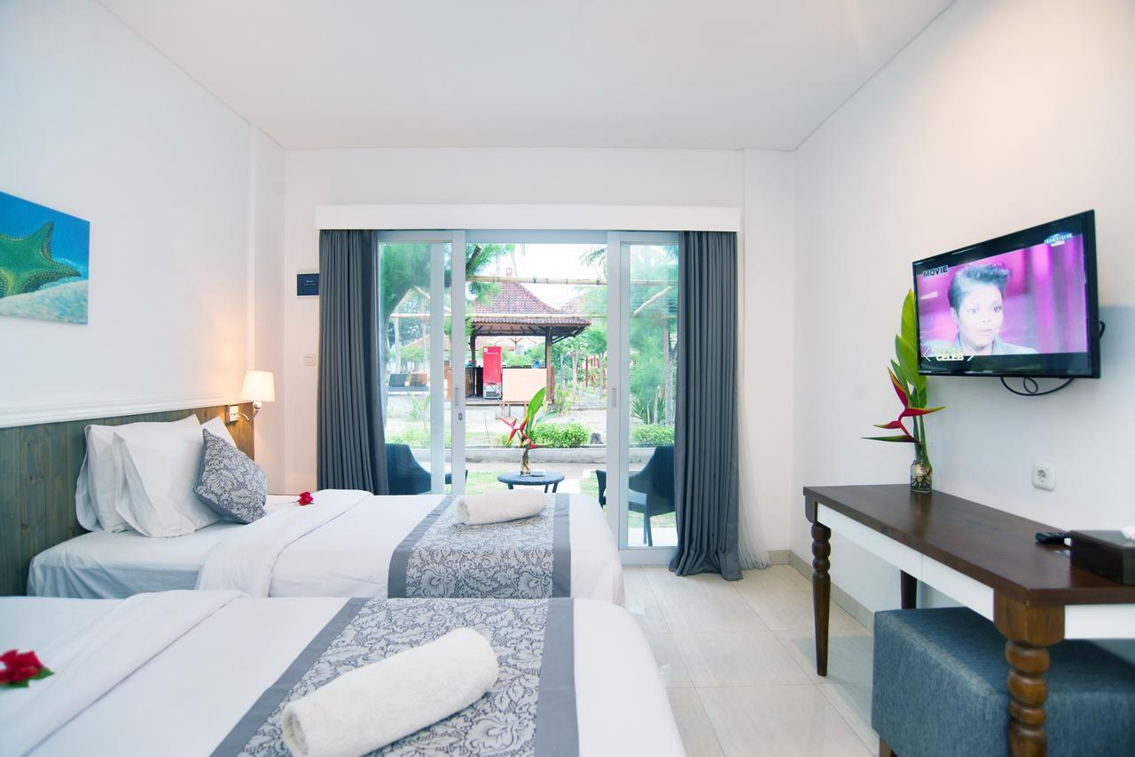 Superior Modern Room with Pool and Garden View