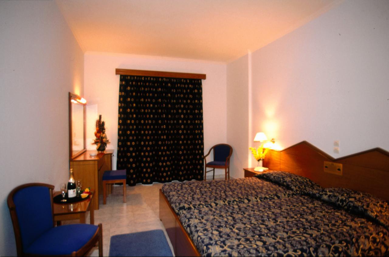 Twin or Double Room Side Sea View