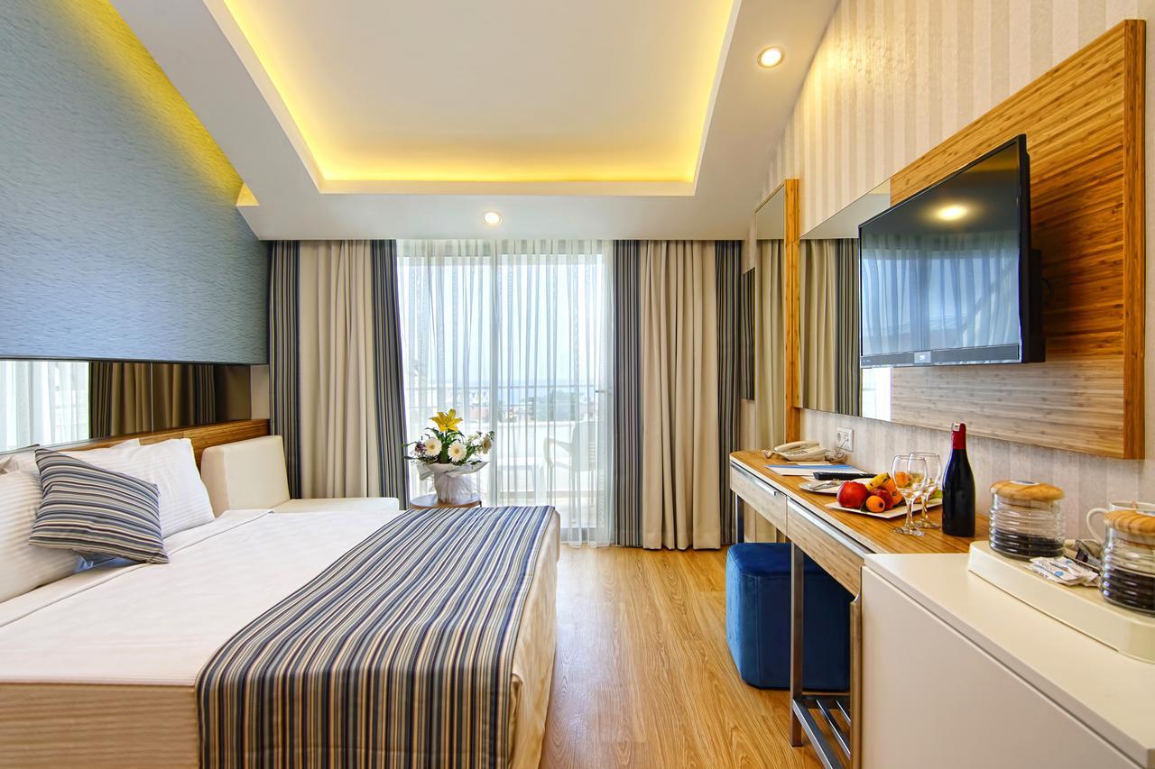 Standard Room with Mountain or Garden View
