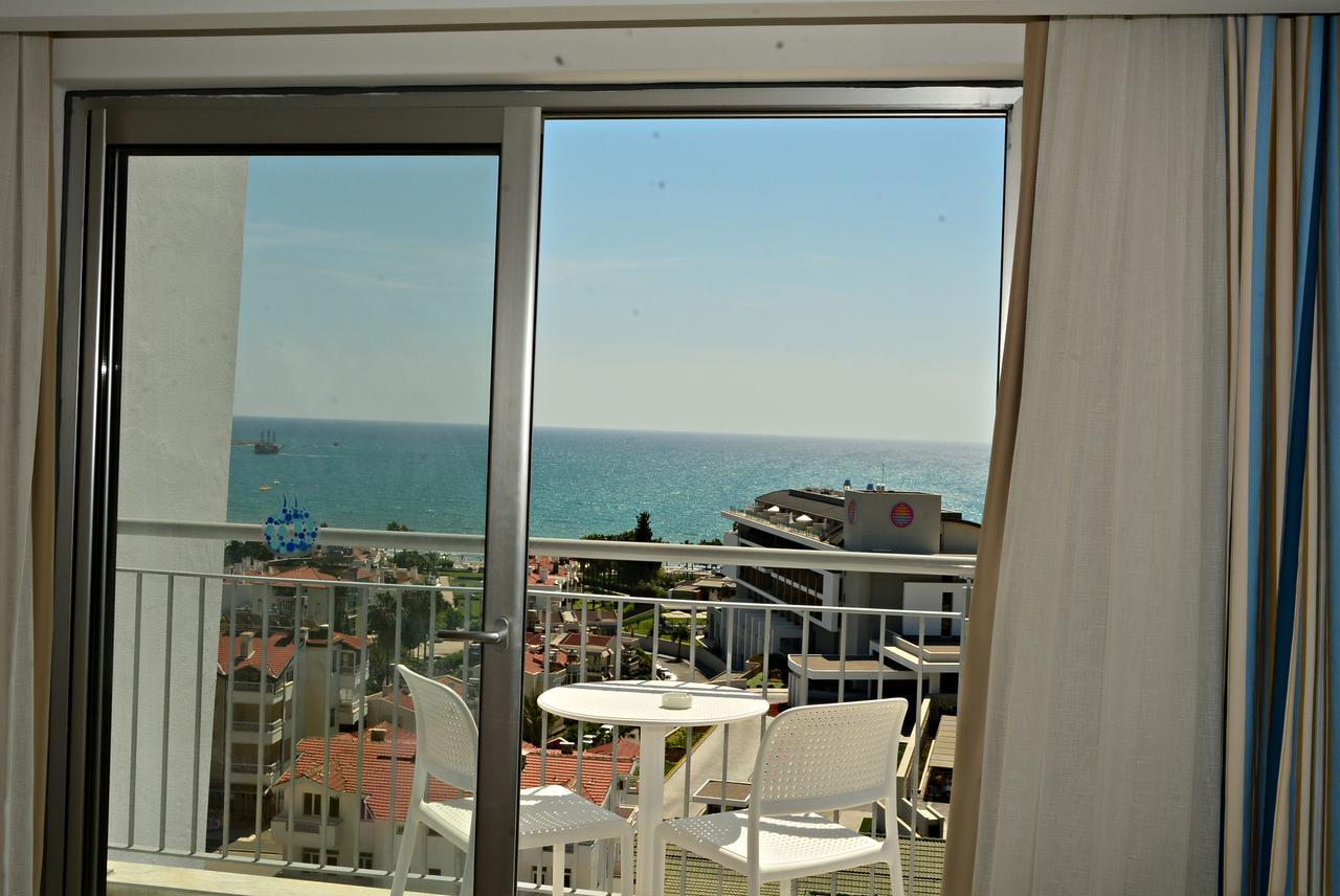 Double Room with Balcony and Sea View