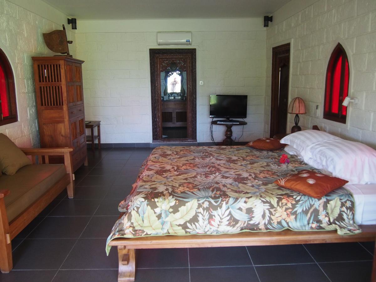 Deze villa heeft 2 slaapkamers en uitzicht op de tuin.