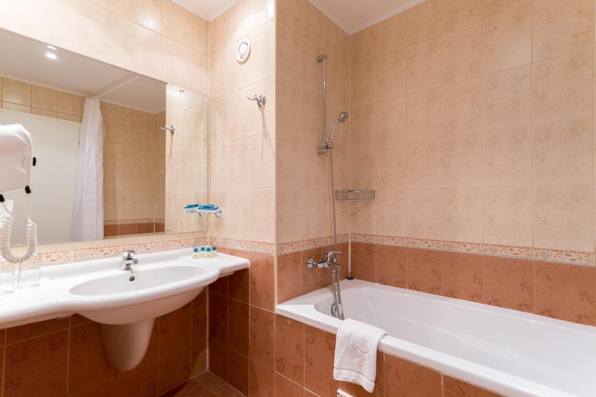 Premium Zweibettzimmer mit Meerblick (2 Erwachsene + 2 Kinder)