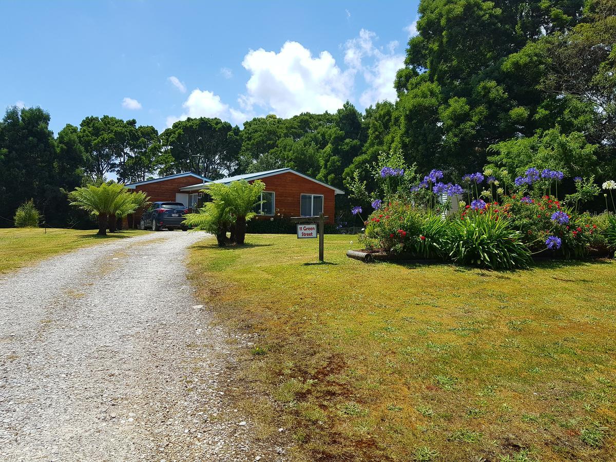 Three-Bedroom House,559057437:JPEG