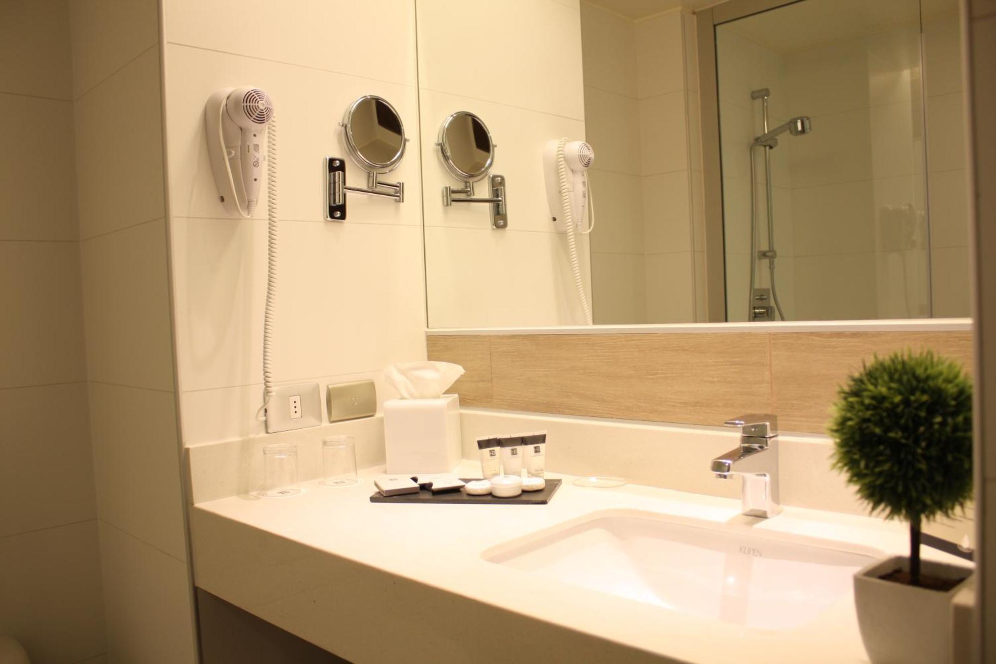 Habitación con cama extragrande adaptada para persona de movilidad reducida - No fumadores