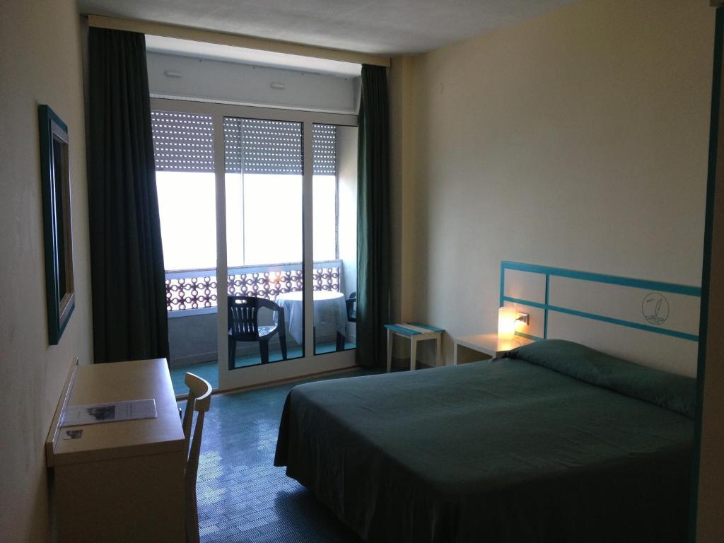 Double or Twin Room with Sea View