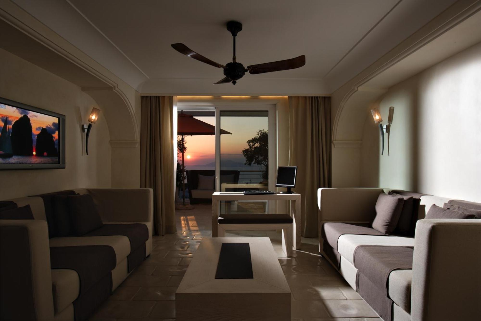 Callas Suite Sea Side Plunge Pool
