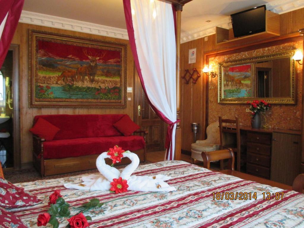 Double Room with Four Poster Bed and Parking Included