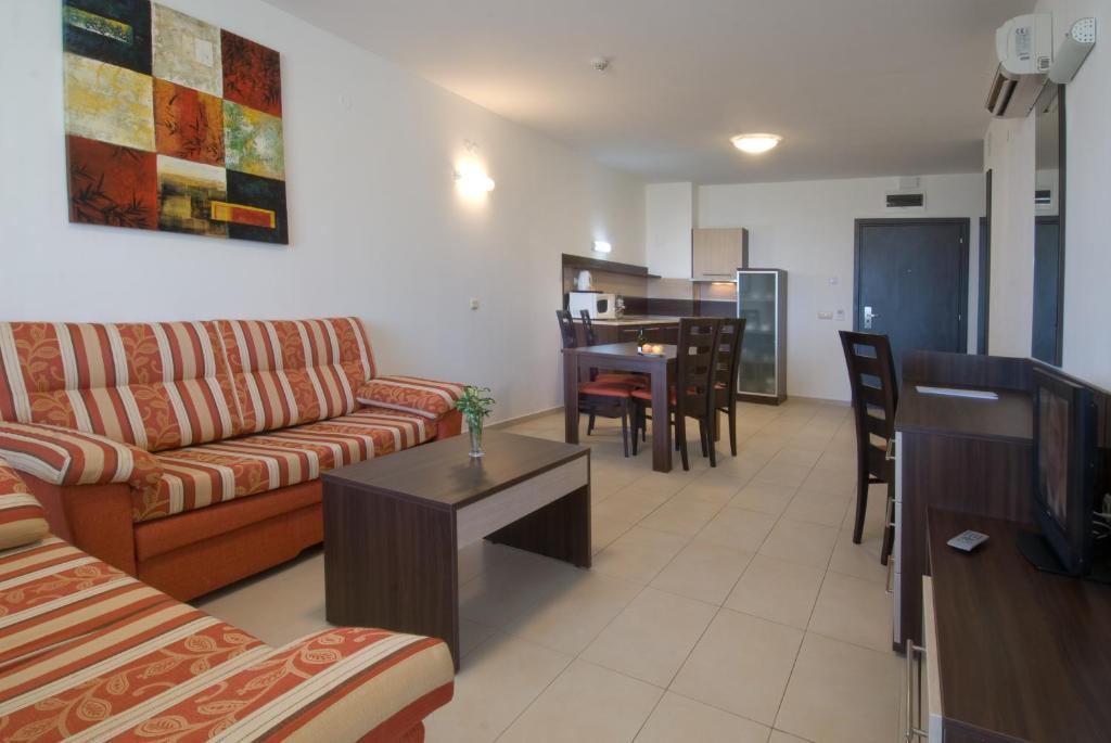 One-Bedroom Apartment,56892244:JPEG