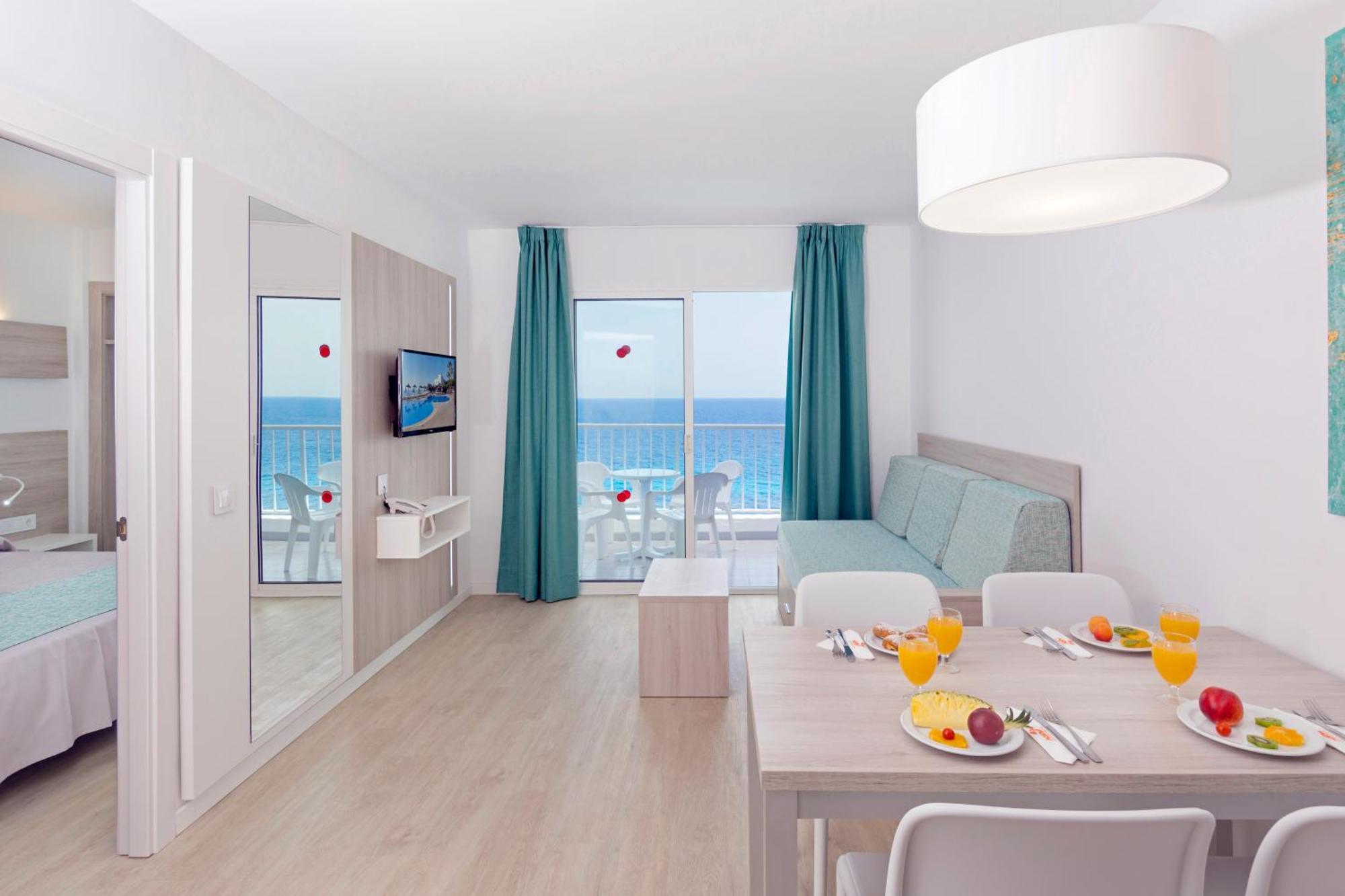 One-Bedroom Apartment Sea View Terrace 2Adults 2Children