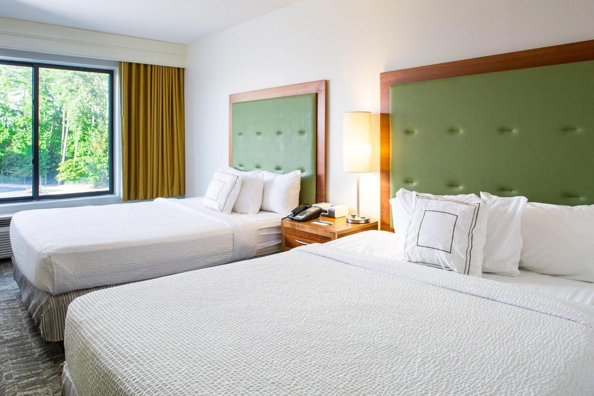 One-Bedroom Double Suite with Two Double Beds and Bathtub - Mobility Access/Hearing Accessible
