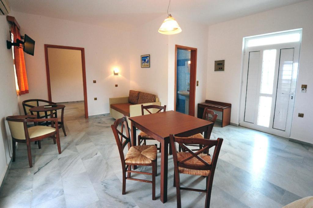 Apartment with Garden View