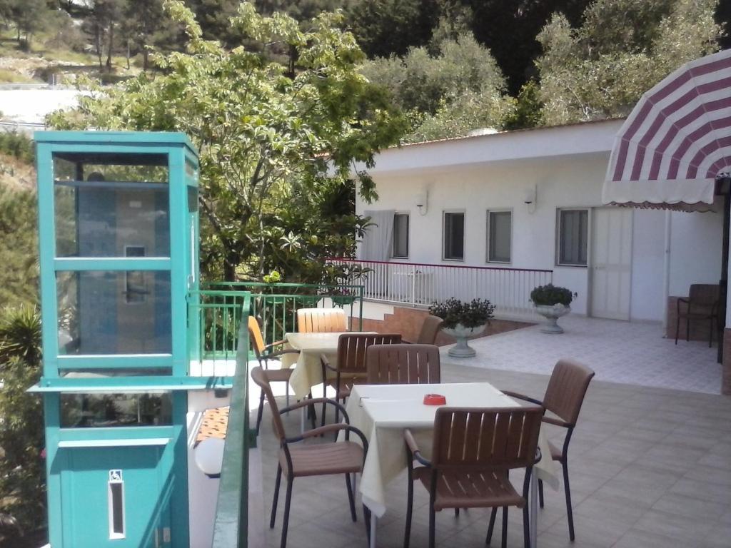 Double or Twin Room Garden View