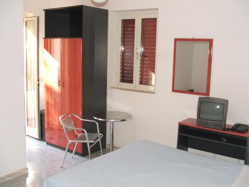 Double or Twin Room Garden View