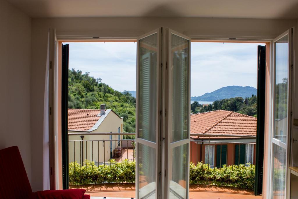 Apartamento con balcón