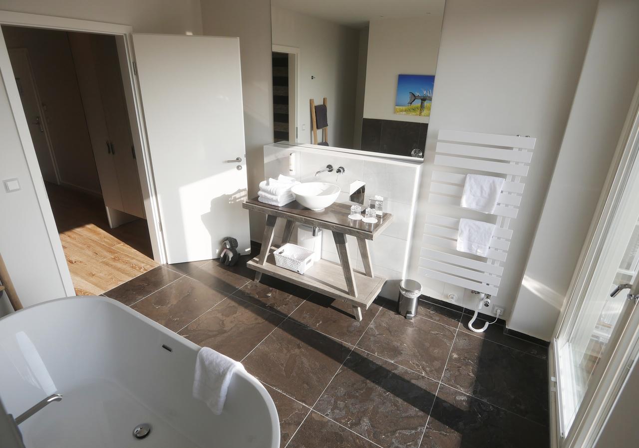 Deluxe Double Room Bath,844118735:JPEG