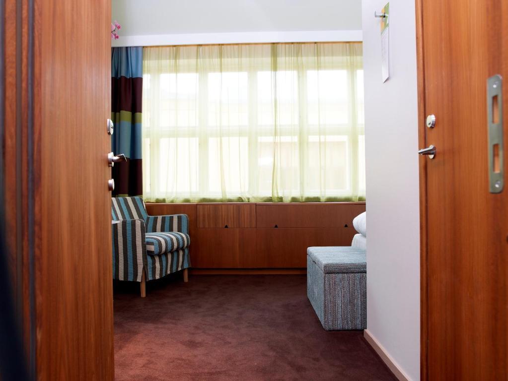 Moderate Single Room