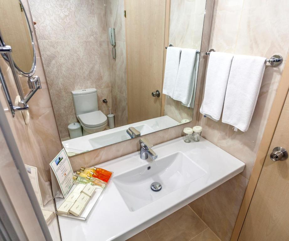 Habitación Doble Estándar con vistas al campo - 1 o 2 camas (2 adultos + 1 niño)
