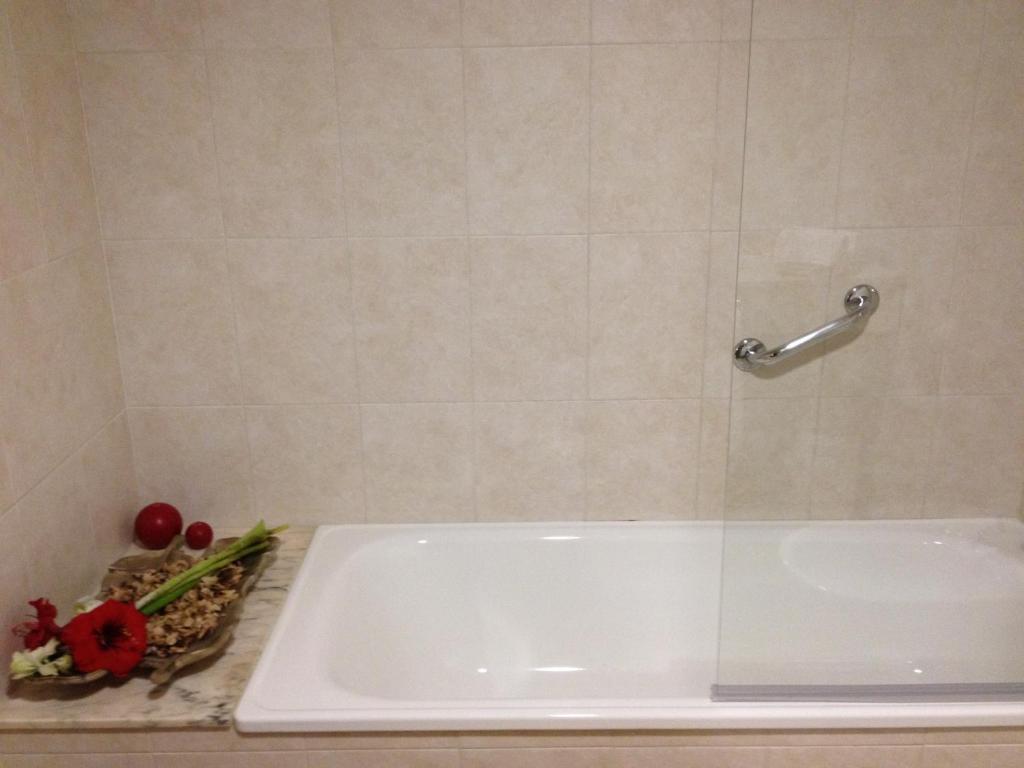 Single Room,65608921:JPEG