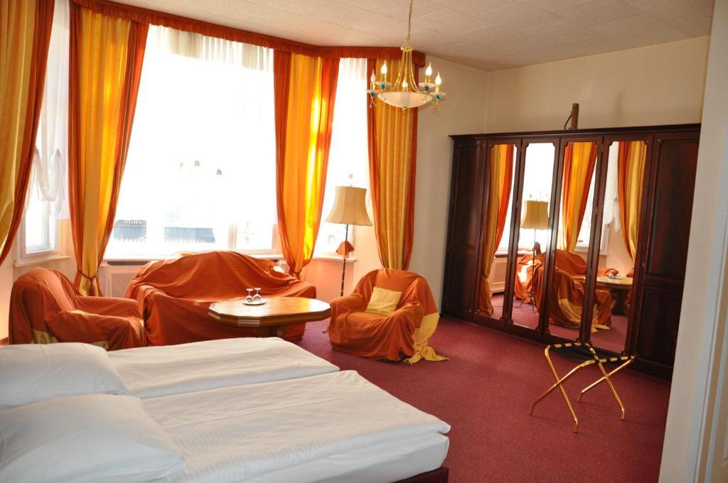 Superior King Room with Conservatory and Garden Access