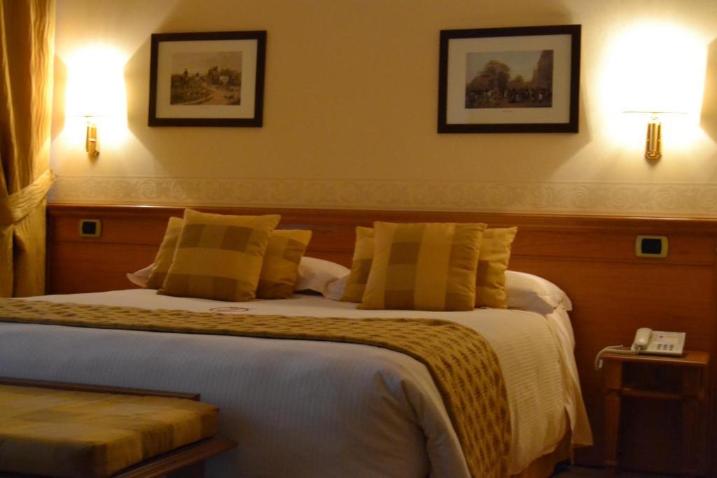 Deluxe Double Room,249058565:JPEG