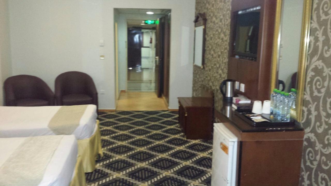 Deluxe Queen Suite