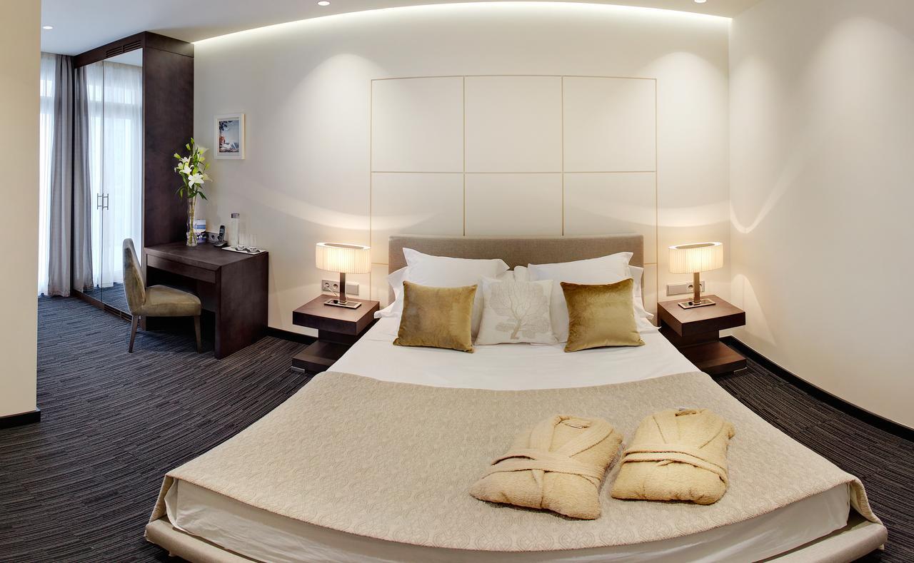 Deluxe Double Room with Balcony and Sea View