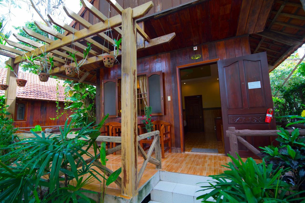 Bungalow with Garden View