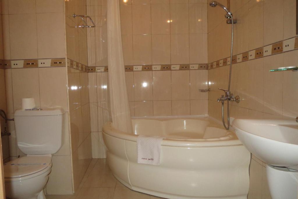 Apartment mit Balkon (2 Erwachsene + 2 Kinder)