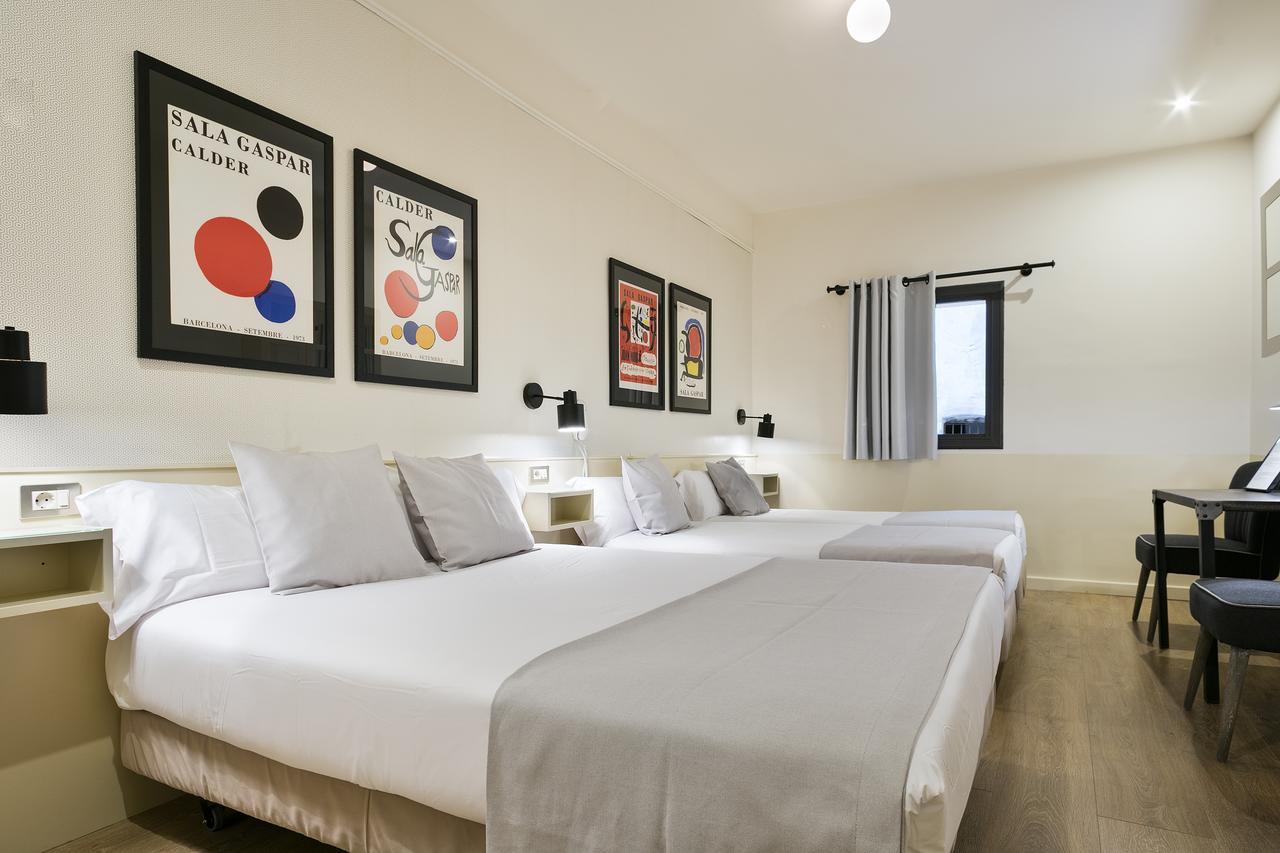 Tweepersoonskamer met 2 Aparte Bedden en een Extra Bed