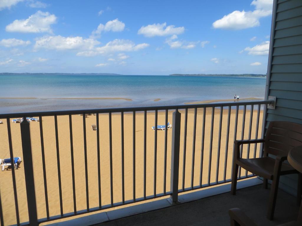 King and Queen Room Beach View - Upper Floor