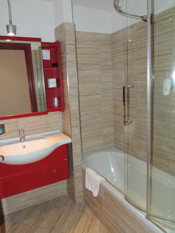 Zweibettzimmer mit Zustellbett