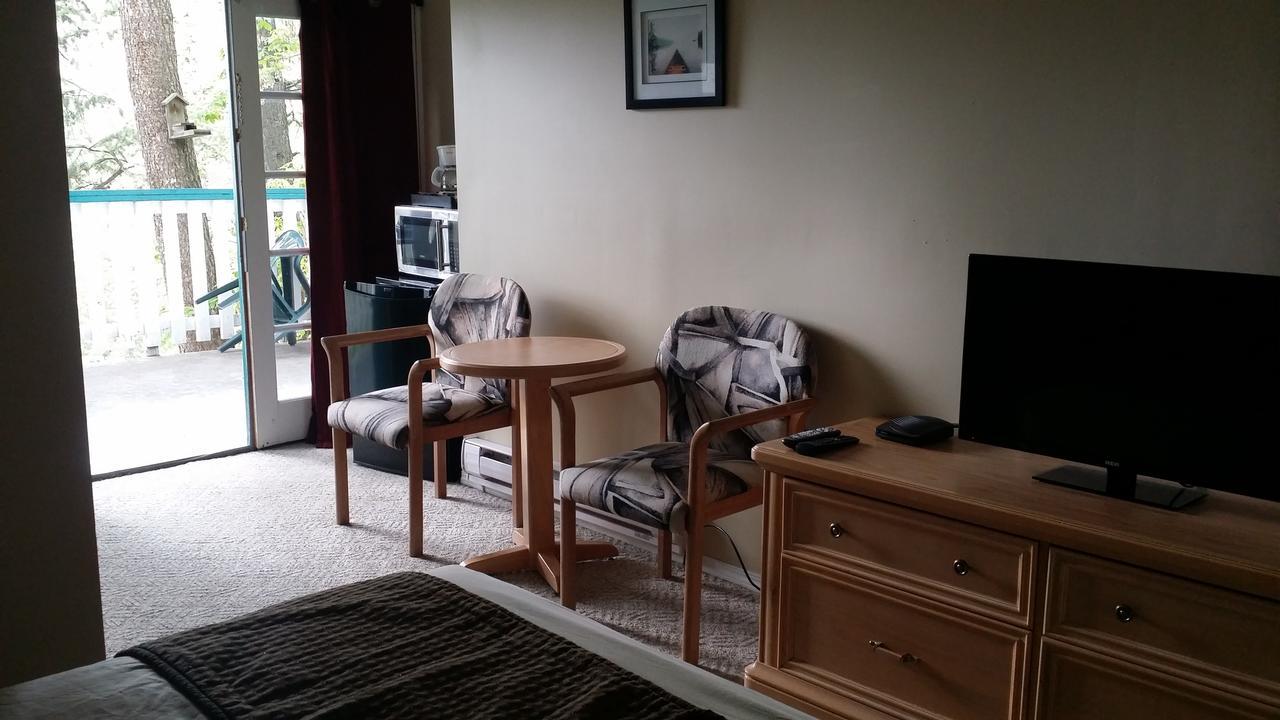 Standard Queen Room (Not Pet-Friendly)