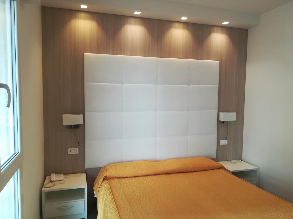 Superior Double or Twin Room Lateral Sea View,640794033:JPEG